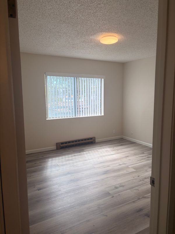 33 Atlas Ave - Photo 3 of 9