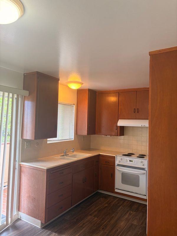230 Felix St - Photo 4 of 16