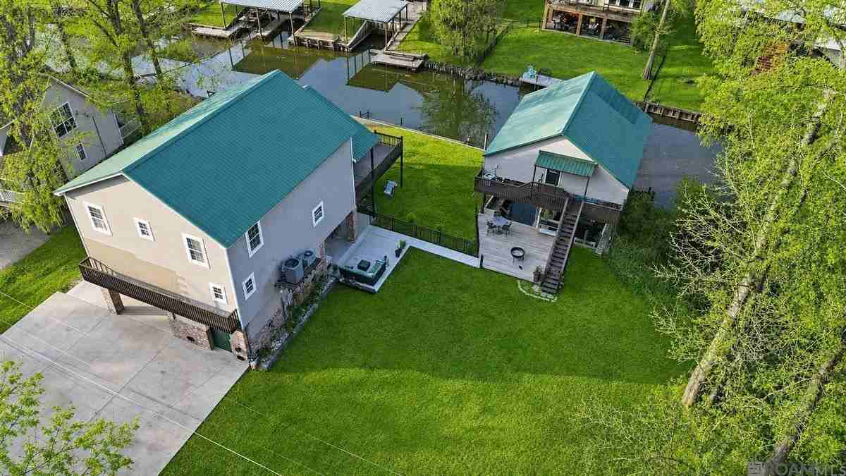 14467 Cabell St - Photo 3 of 35