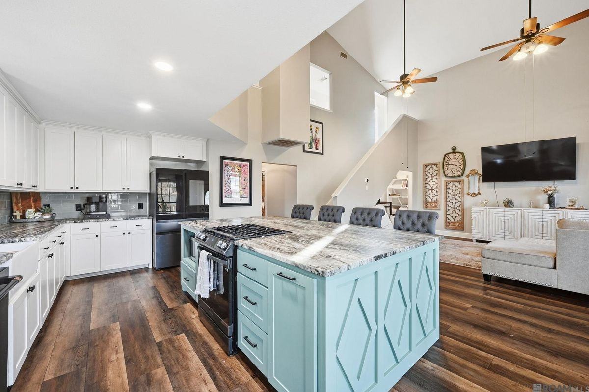 14467 Cabell St - Photo 4 of 35
