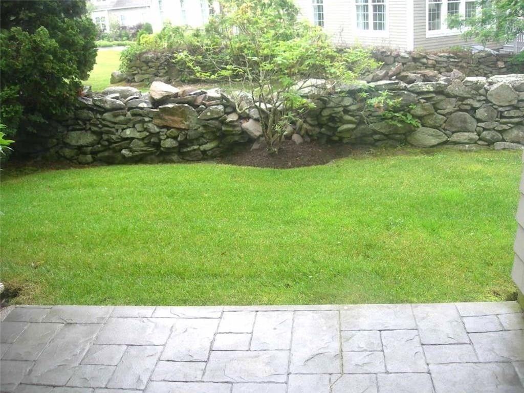 2 Weetamoe Farm Dr - Photo 3 of 24
