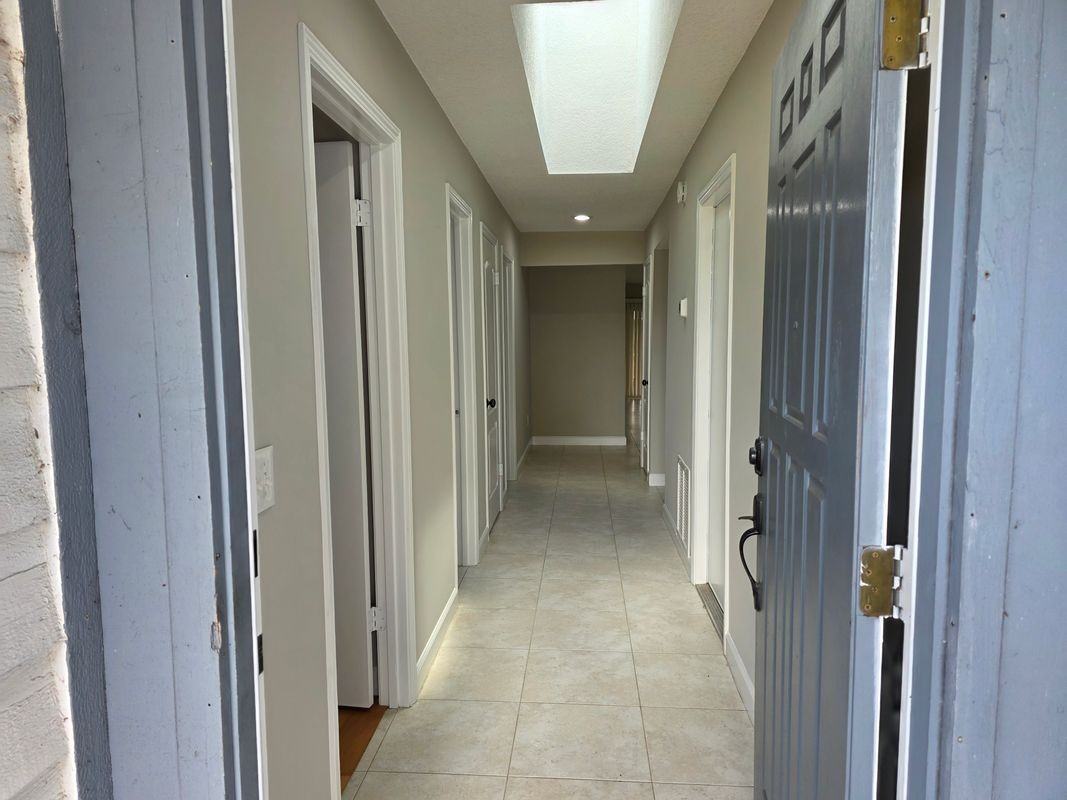 180 Martinique Cir - Photo 2 of 12