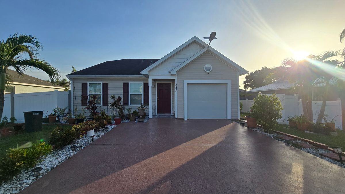1832 Sw Cameo Blvd - Photo 2 of 8