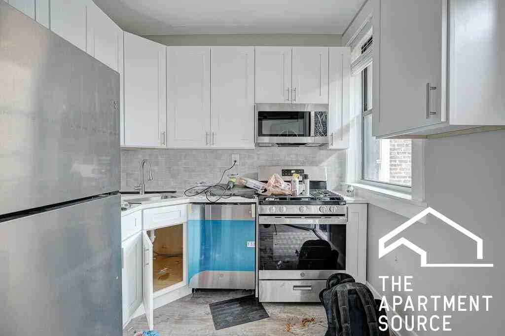 6523 N Newgard Ave #1G - Photo 2 of 14