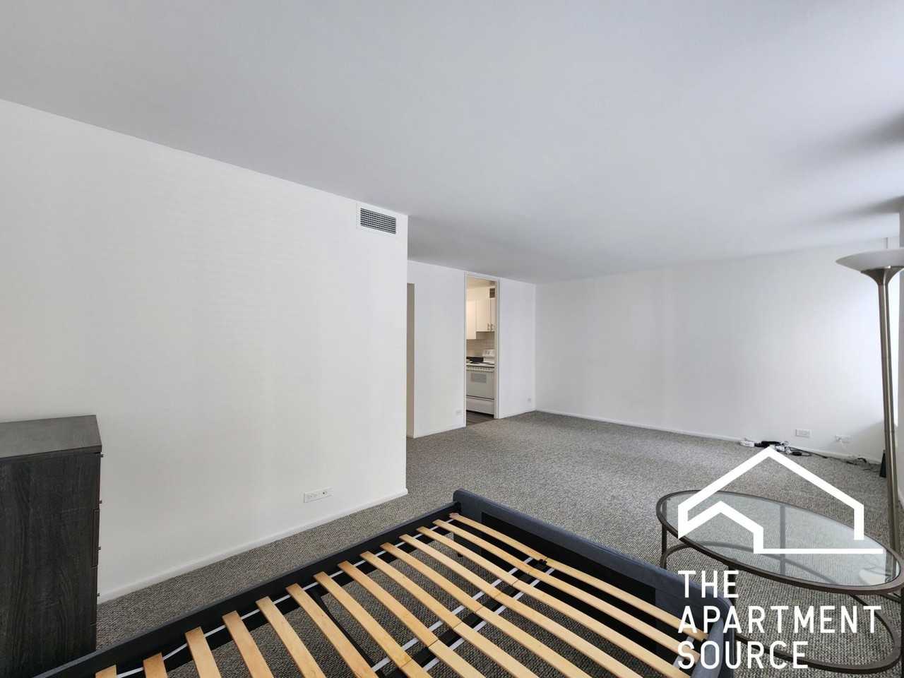 260 E Chestnut St #803 - Photo 3 of 22