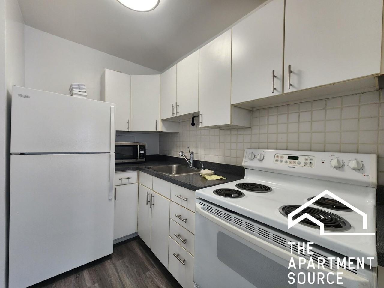 260 E Chestnut St #803 - Photo 5 of 22