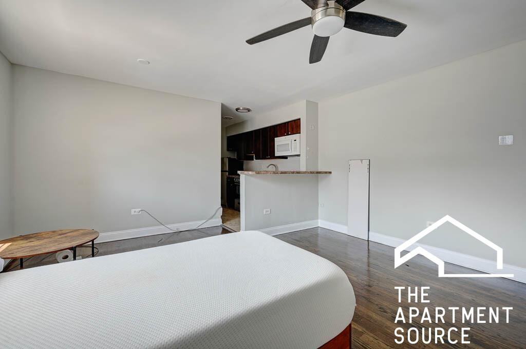 1735 W Bryn Mawr Ave #4 - Photo 4 of 9