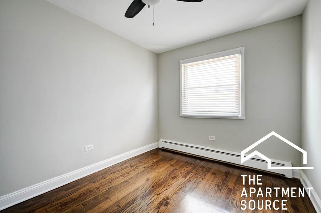 1735 W Bryn Mawr Ave #4 - Photo 5 of 9