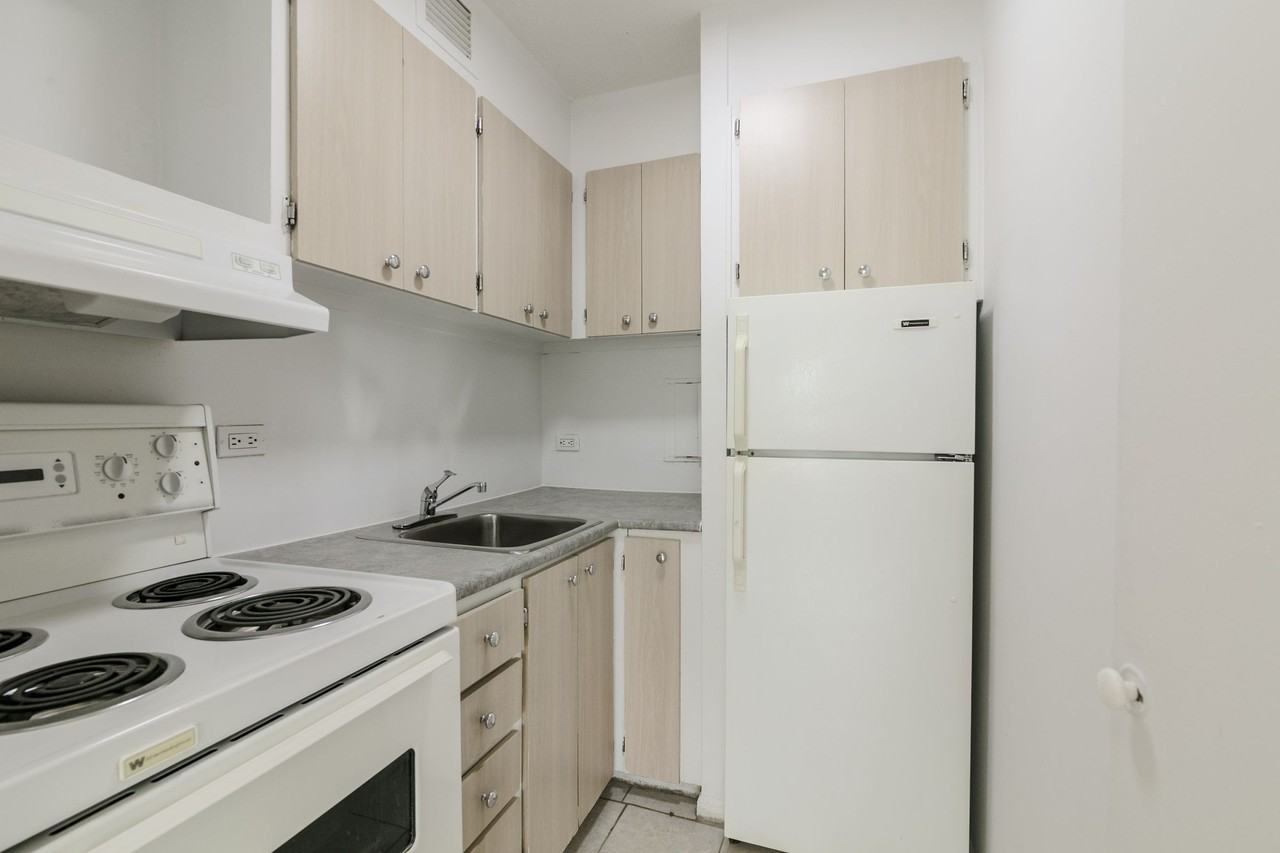 1975 de Maisonneuve - Photo 6 of 50
