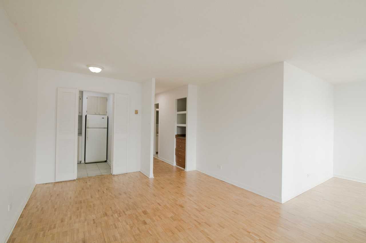 1975 de Maisonneuve - Photo 2 of 50