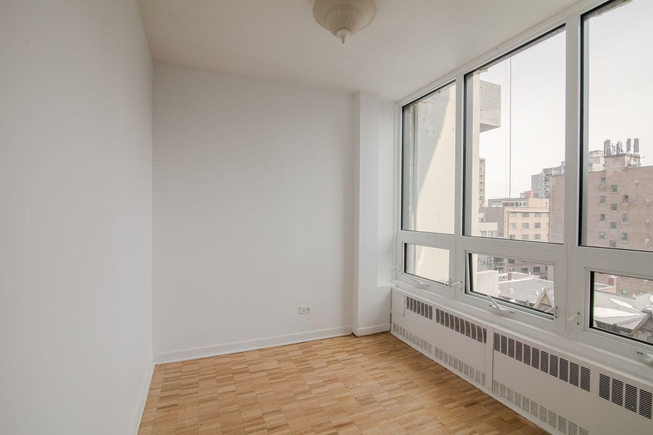 1975 Boul De Maisonneuve O — photo 3
