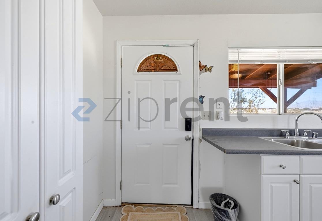 2214 Portola St - Photo 7 of 30