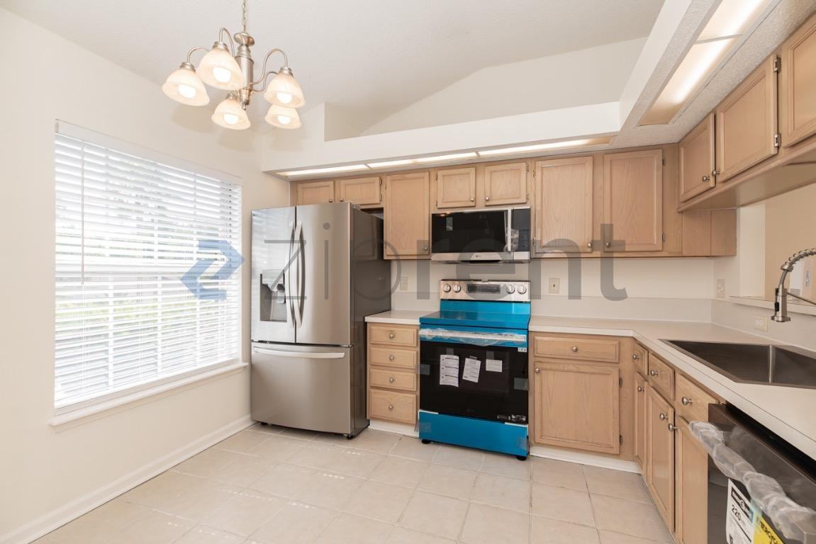 3389 Millcrest Pl - Photo 6 of 27