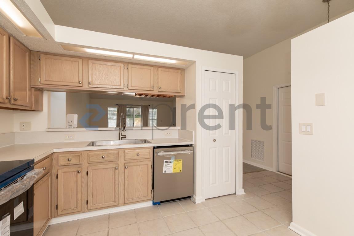 3389 Millcrest Pl - Photo 7 of 27