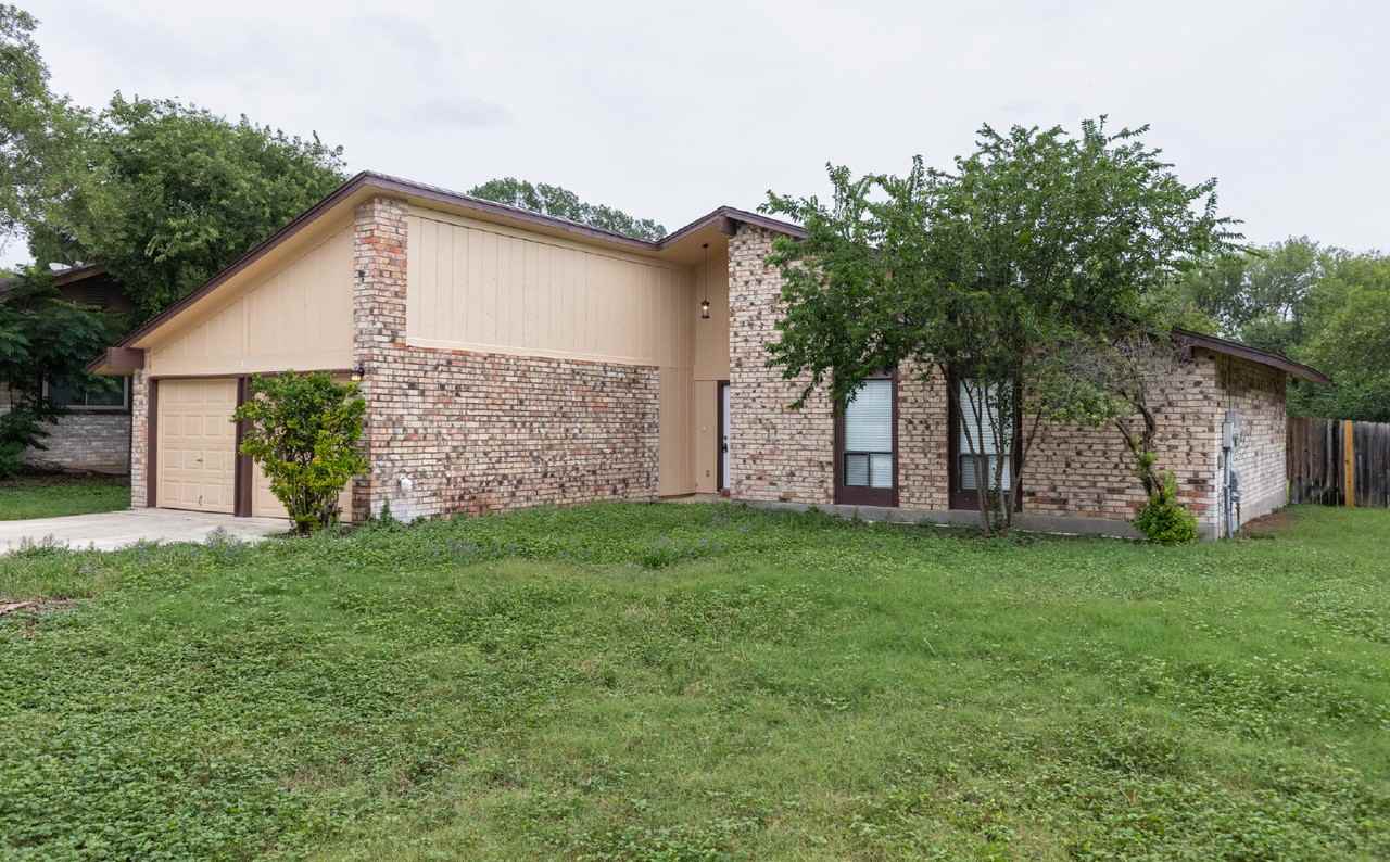 5814 Pineway St - Photo 2 of 31