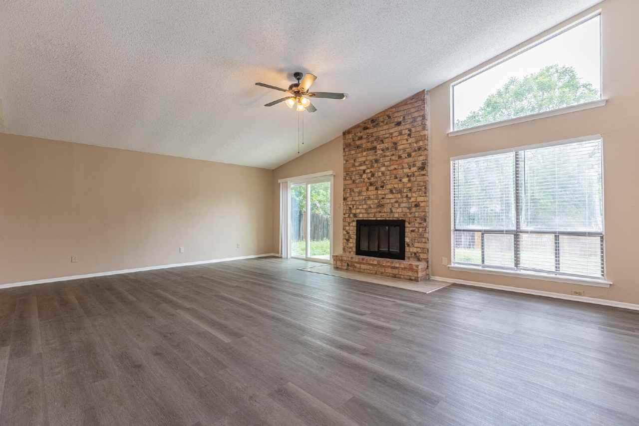 5814 Pineway St - Photo 3 of 31
