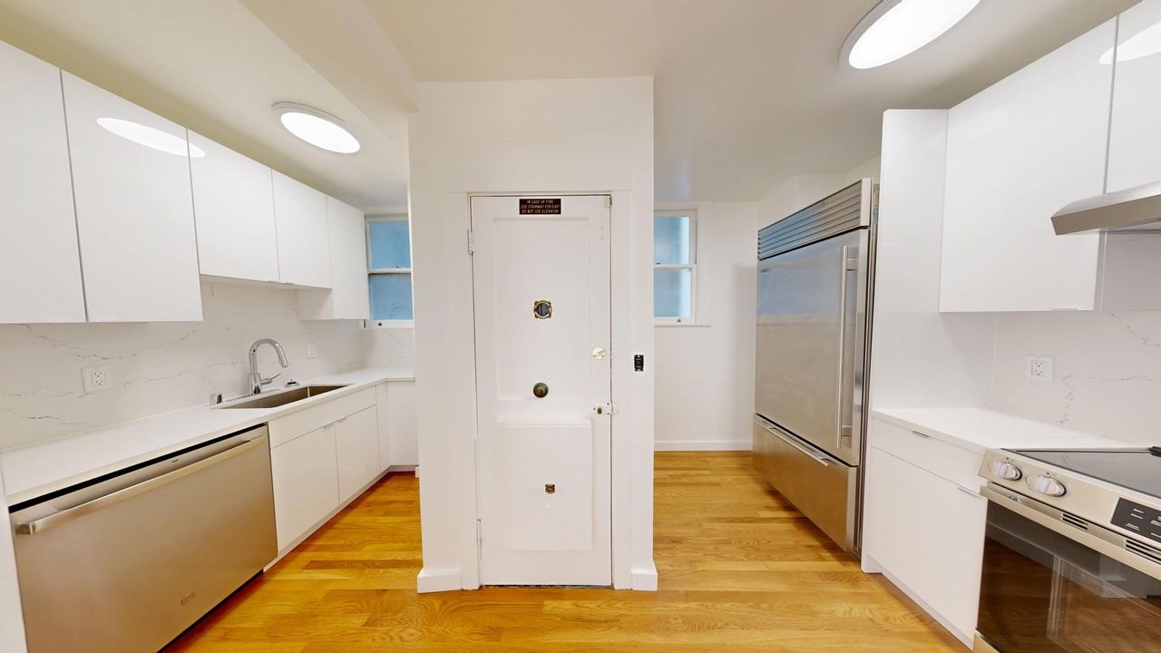 2238 Hyde Street - Photo 5 of 27