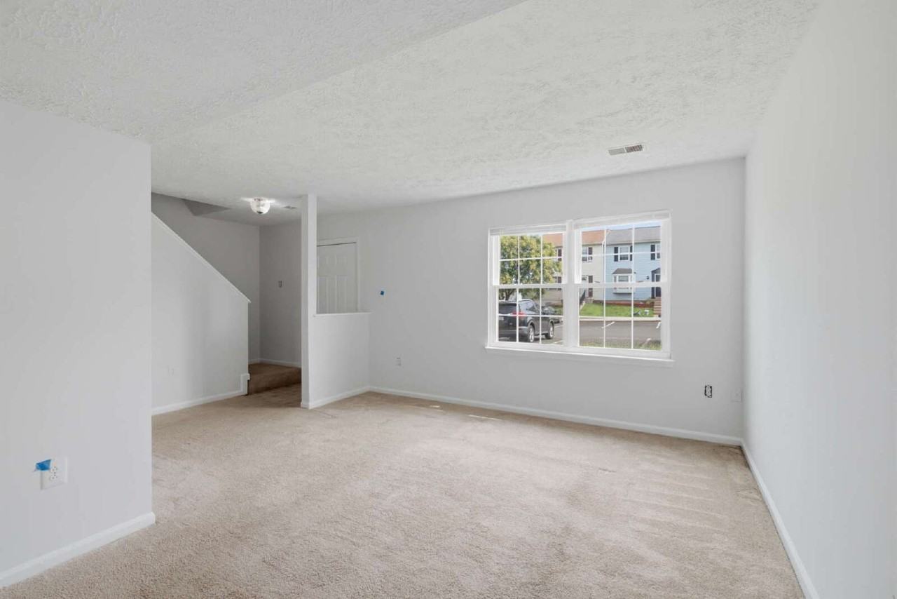 8635 Reinecke Ct - Photo 6 of 31