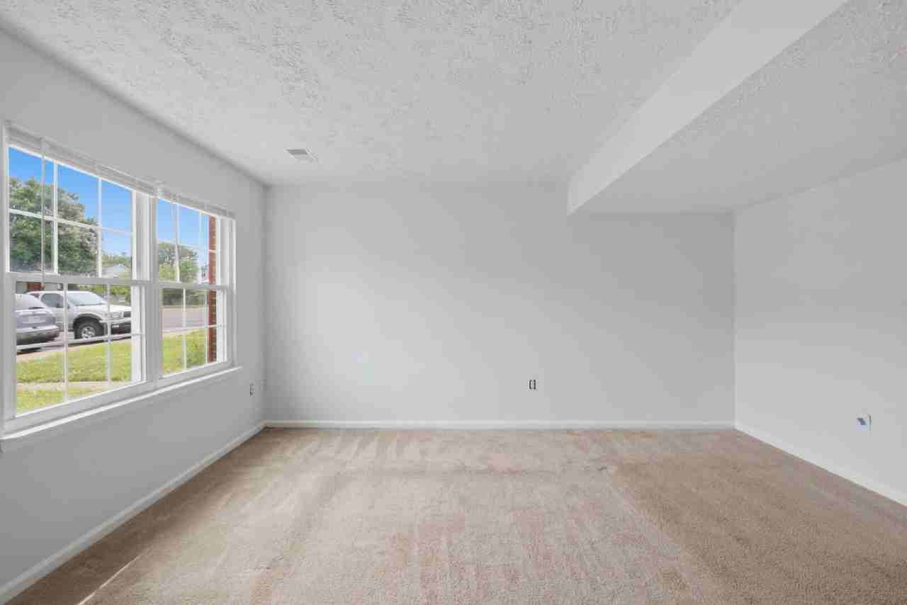 8635 Reinecke Ct - Photo 7 of 31