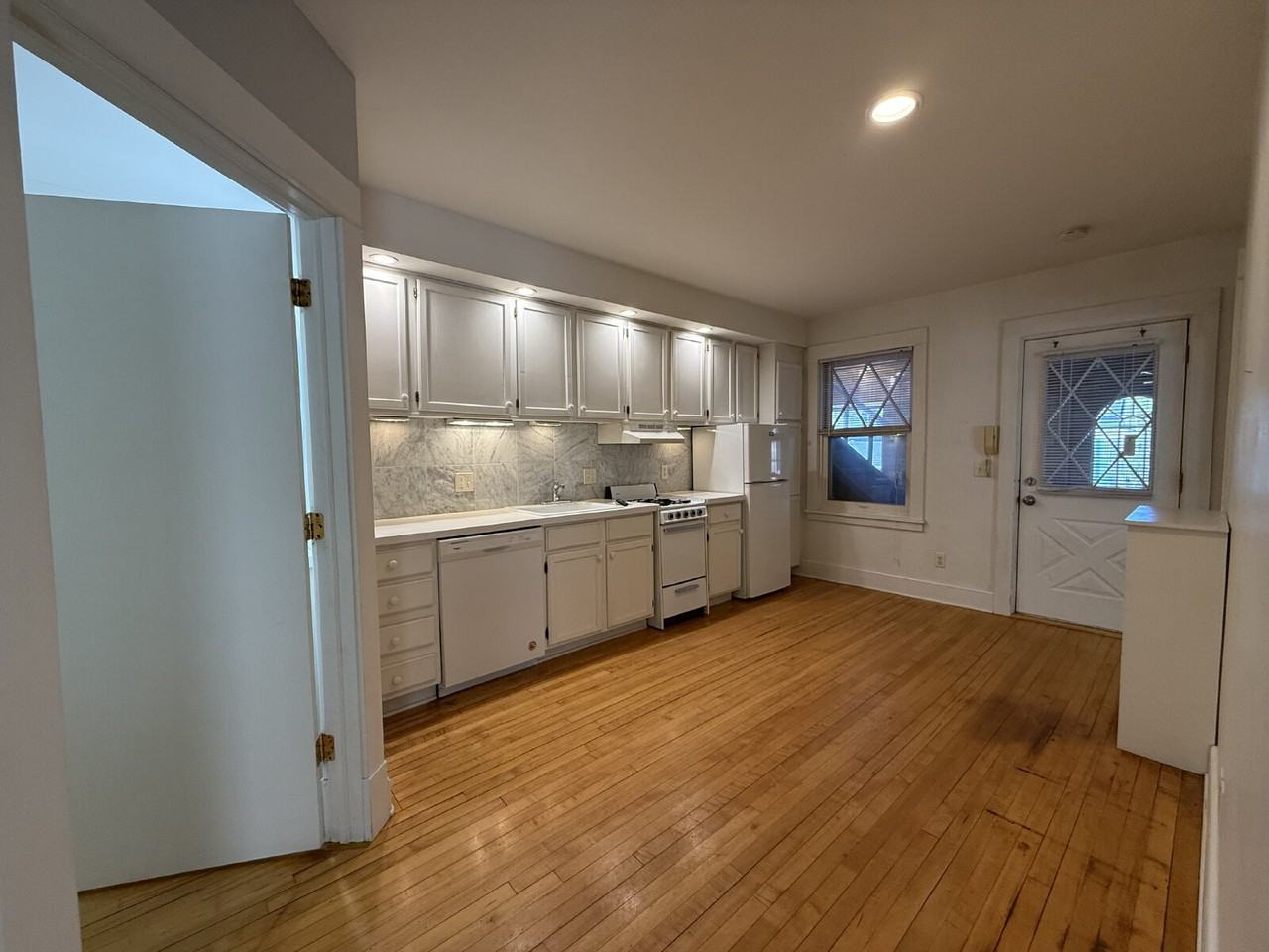 2012/2014 Dupont Ave S #4 - Photo 3 of 12