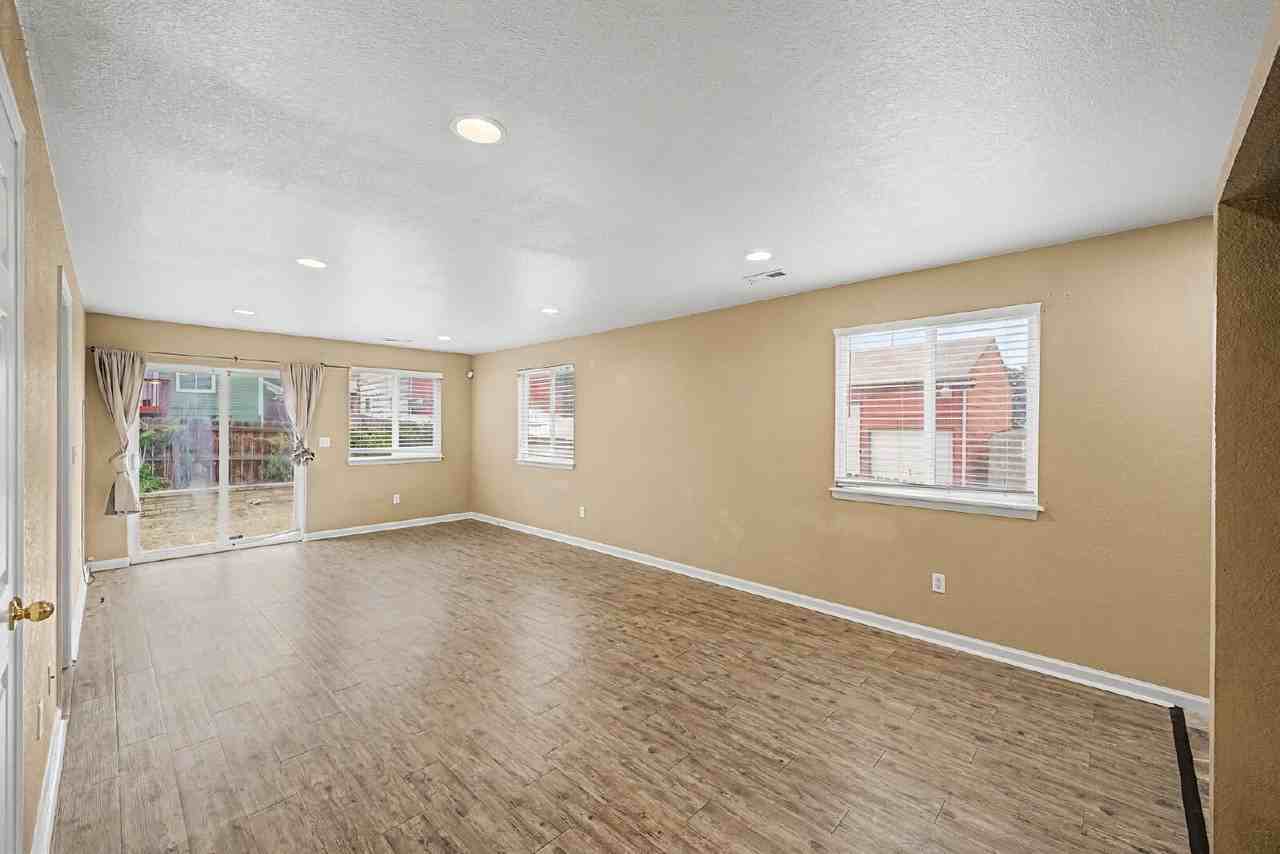 2073 W Hillside Ave - Photo 3 of 23