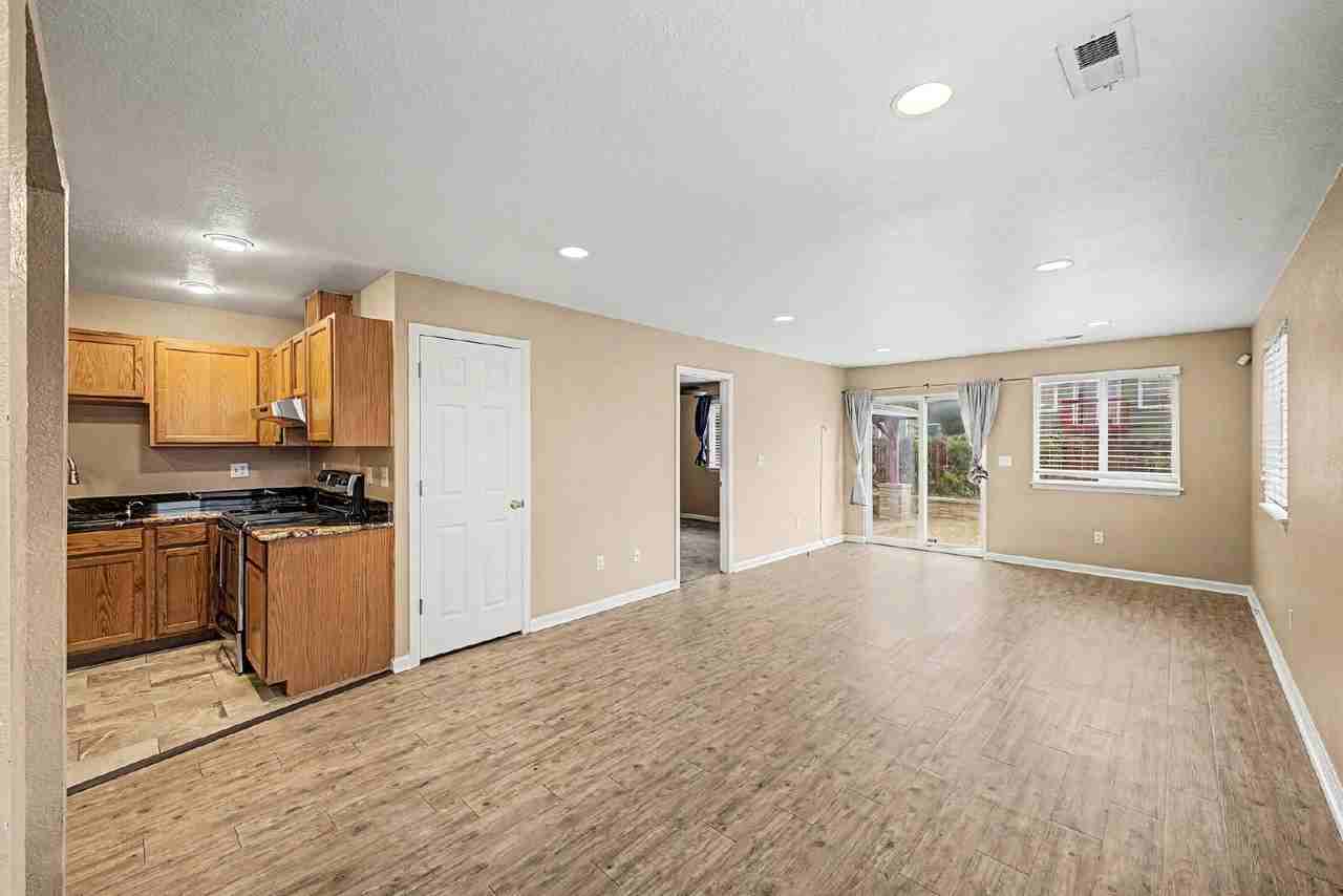 2073 W Hillside Ave - Photo 4 of 23