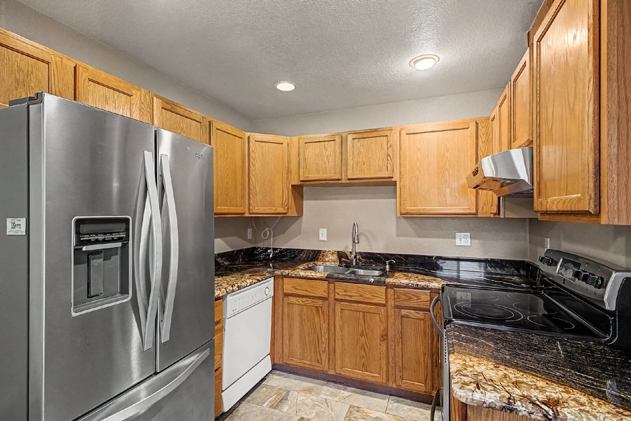 2073 W Hillside Ave - Photo 5 of 23
