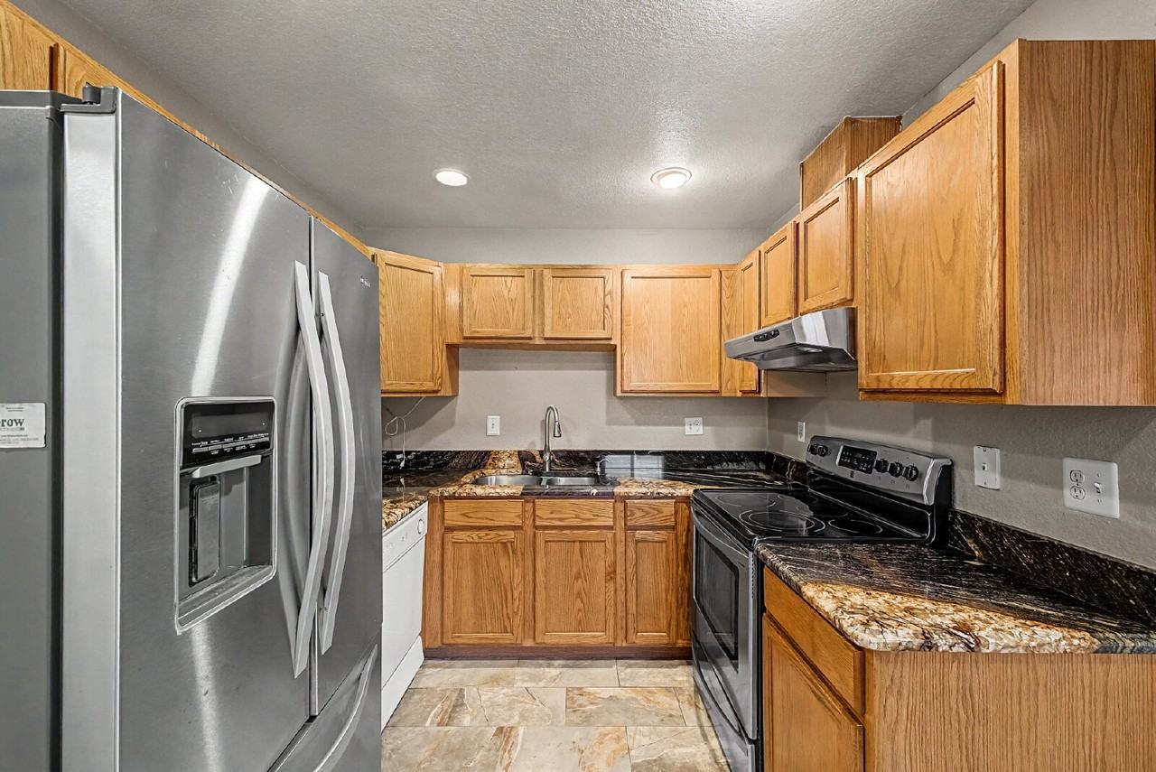 2073 W Hillside Ave - Photo 6 of 23