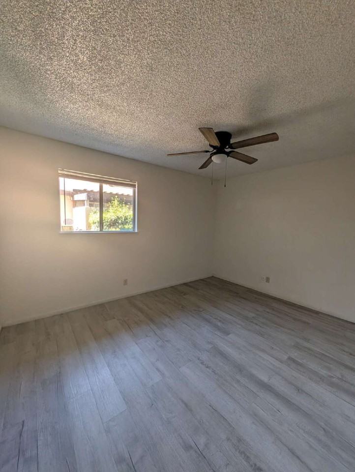 2414 W Beech Ave - Photo 5 of 9