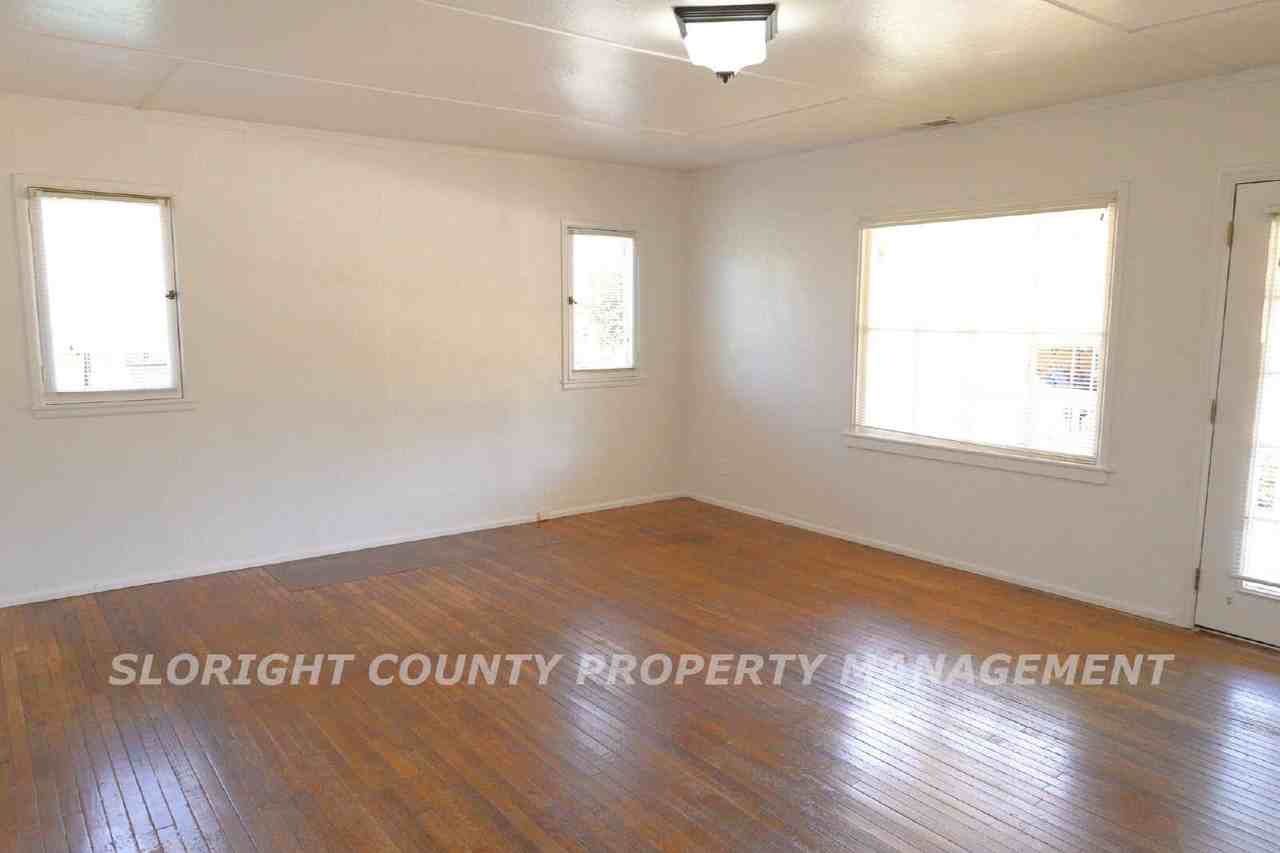 791 Pepper St - Photo 3 of 10
