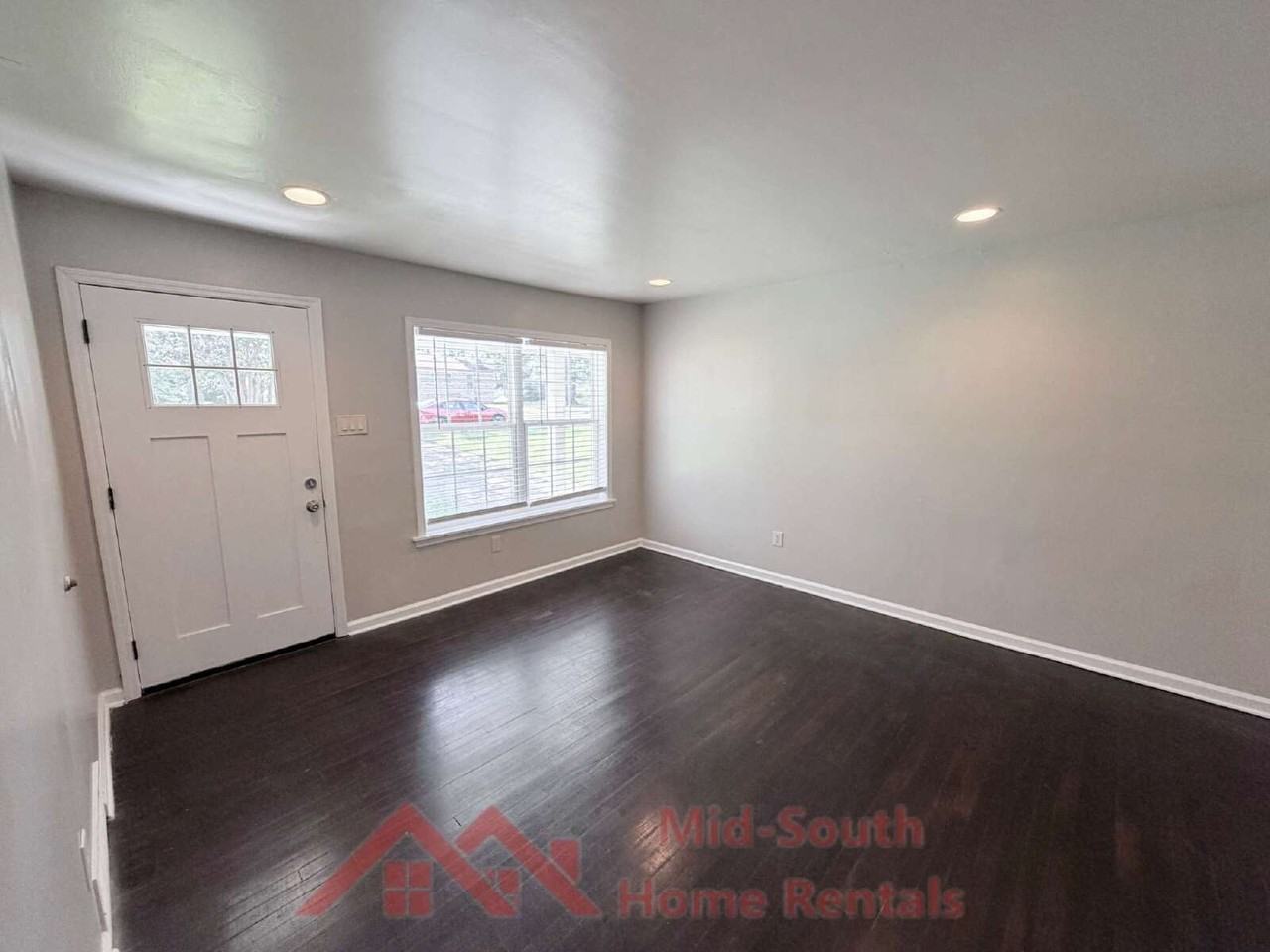 1060 Paul Pl - Photo 5 of 25