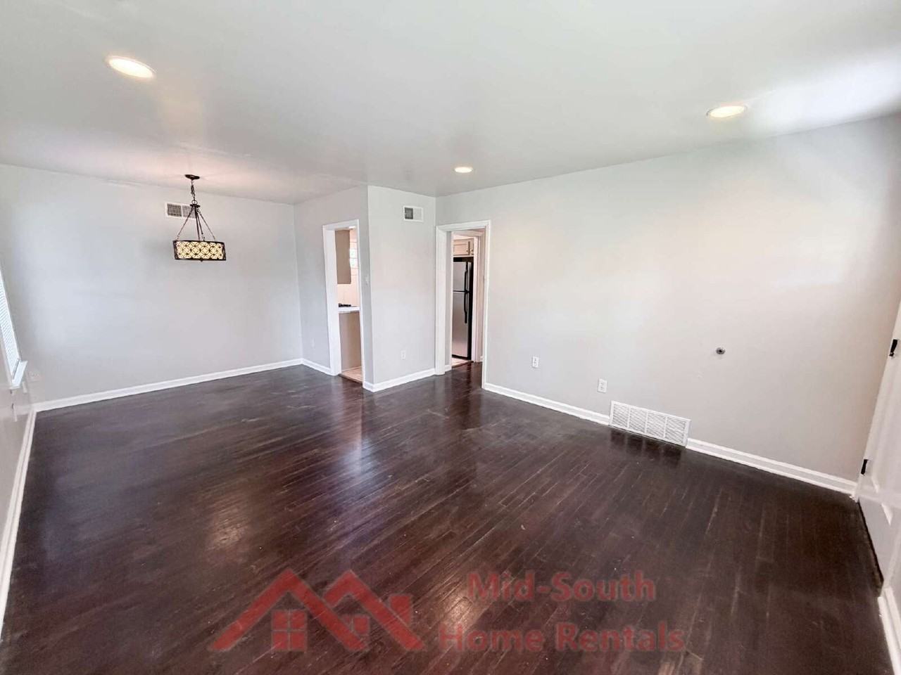 1060 Paul Pl - Photo 6 of 25