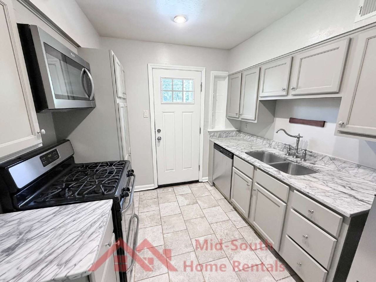 1060 Paul Pl - Photo 7 of 25