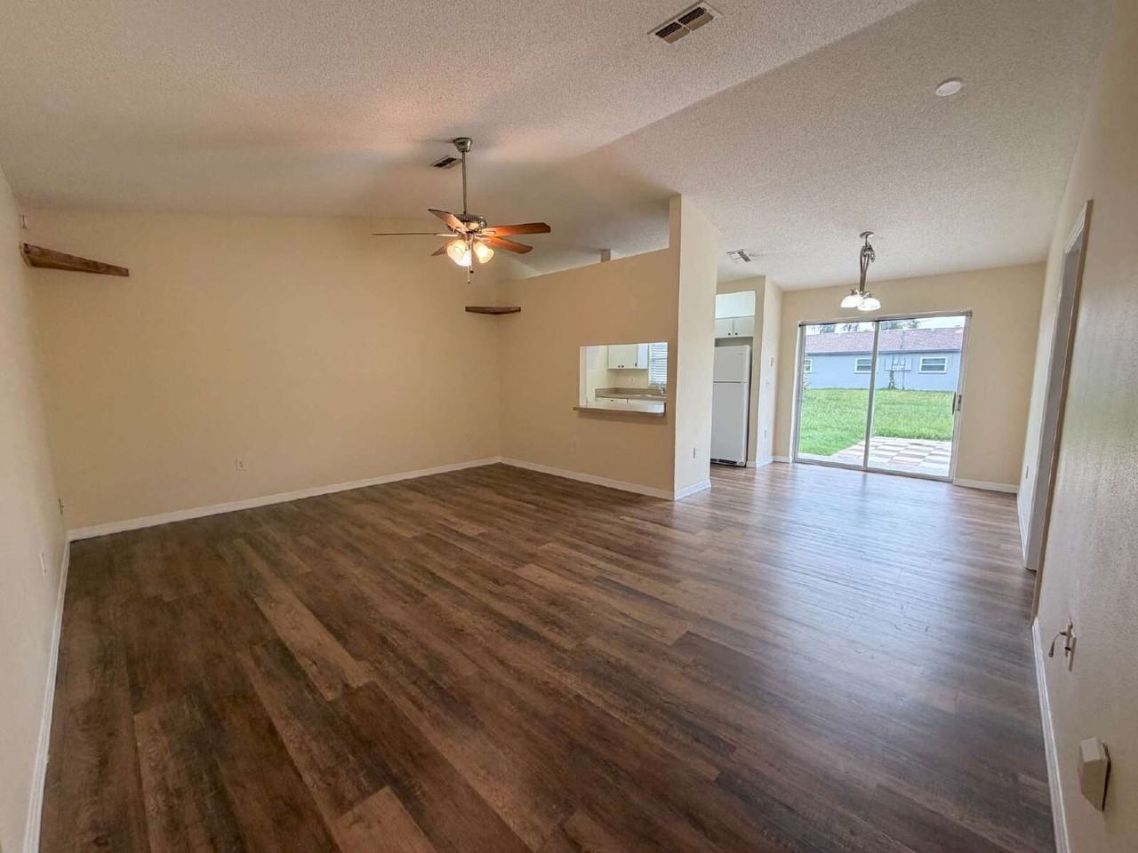 10297 Hemlock St - Photo 3 of 14