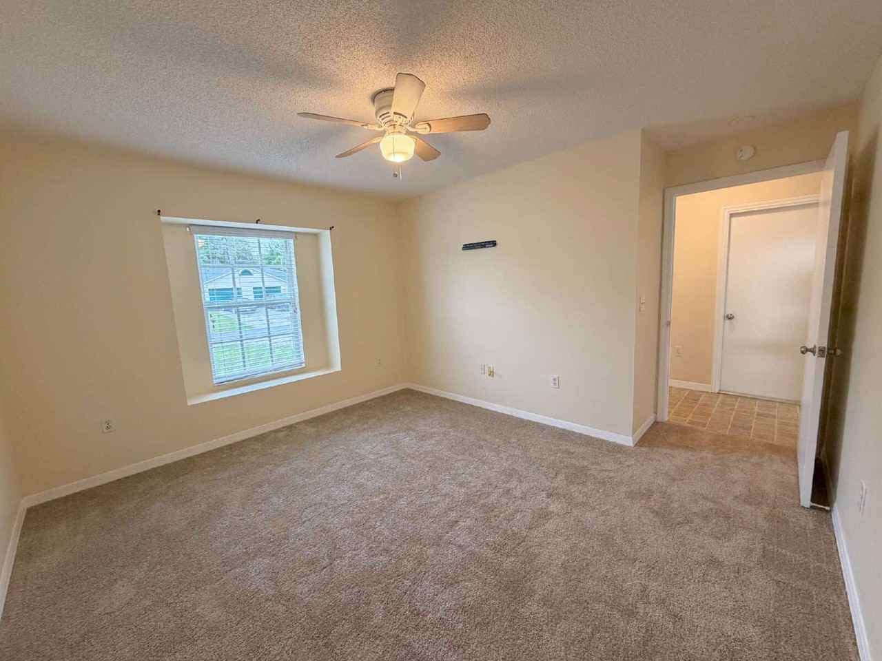 10297 Hemlock St - Photo 5 of 14