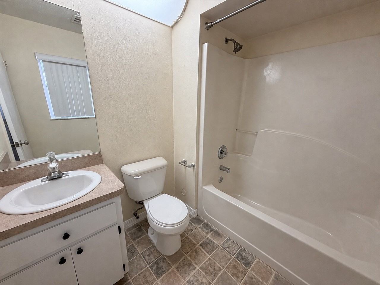 10297 Hemlock St - Photo 6 of 14