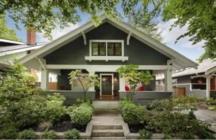 featured image of 2446 Ne 7th Ave