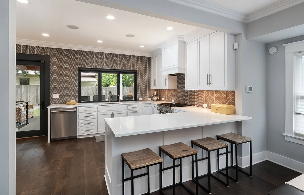 2446 Ne 7th Ave - Photo 5 of 20