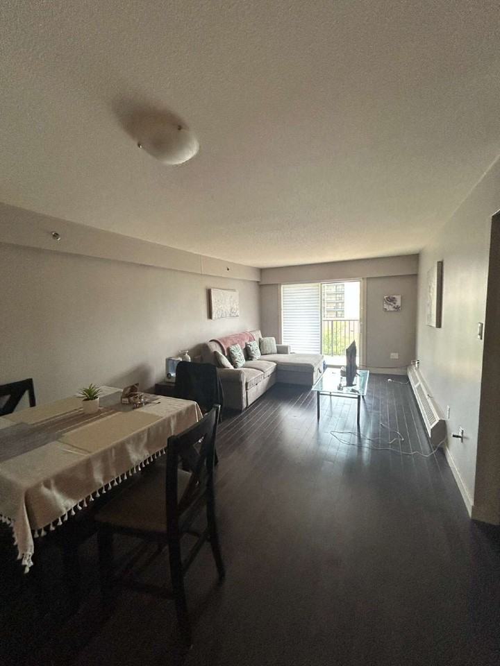 537 4th Ave N #505 - Photo 4 of 22