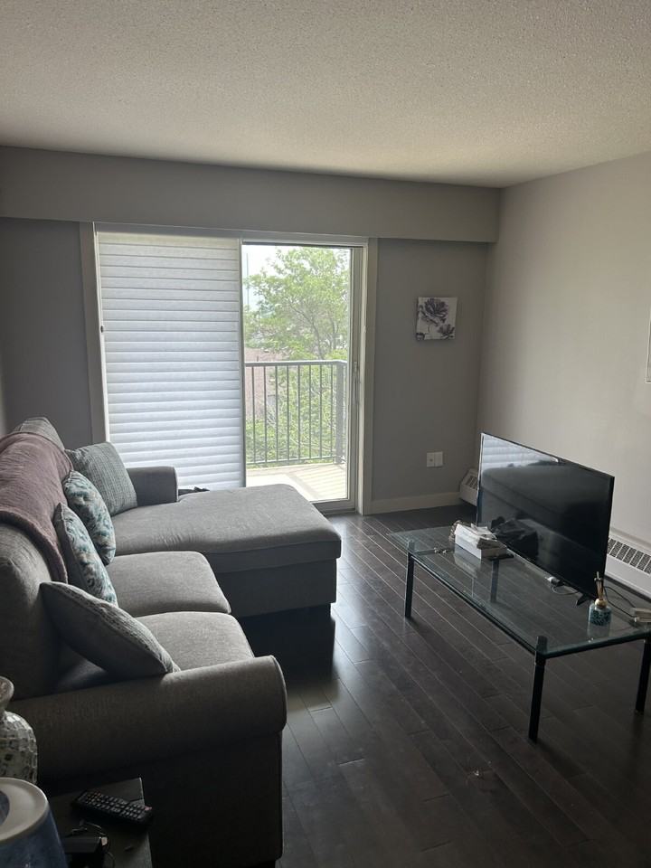 537 4th Ave N #505 - Photo 6 of 22