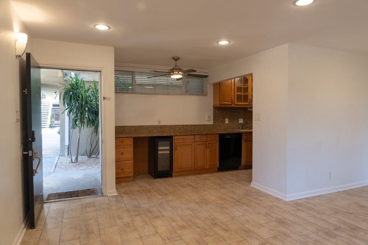 465 S Los Robles Ave #2 - Photo 4 of 13