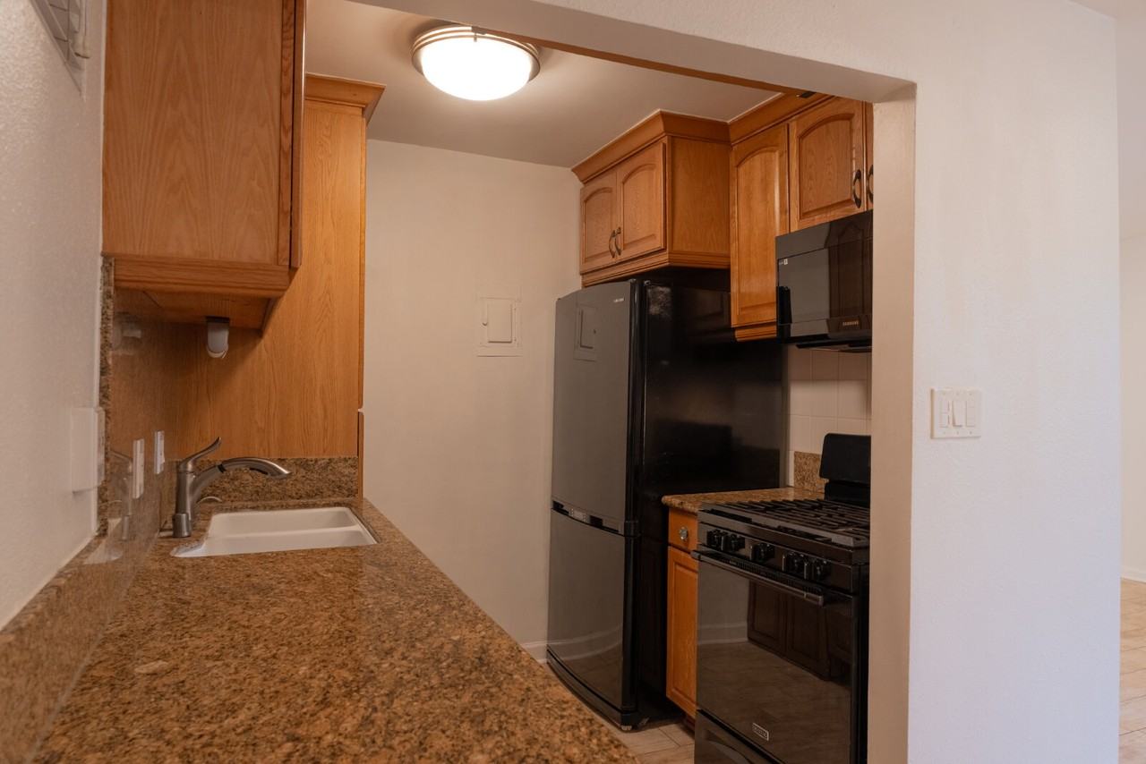 465 S Los Robles Ave #2 - Photo 6 of 13