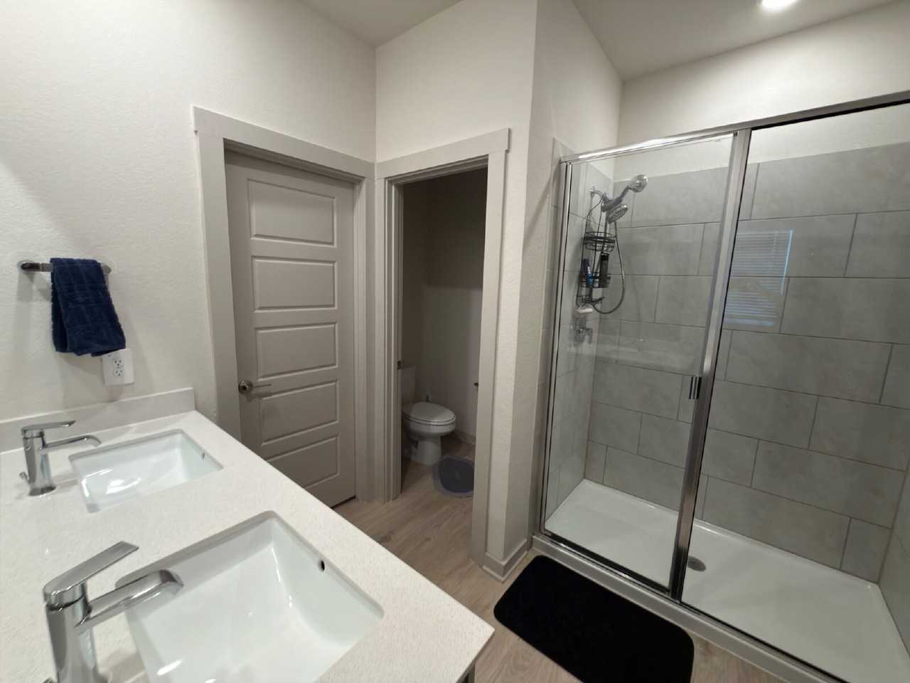 119 Gillingham St - Photo 5 of 8