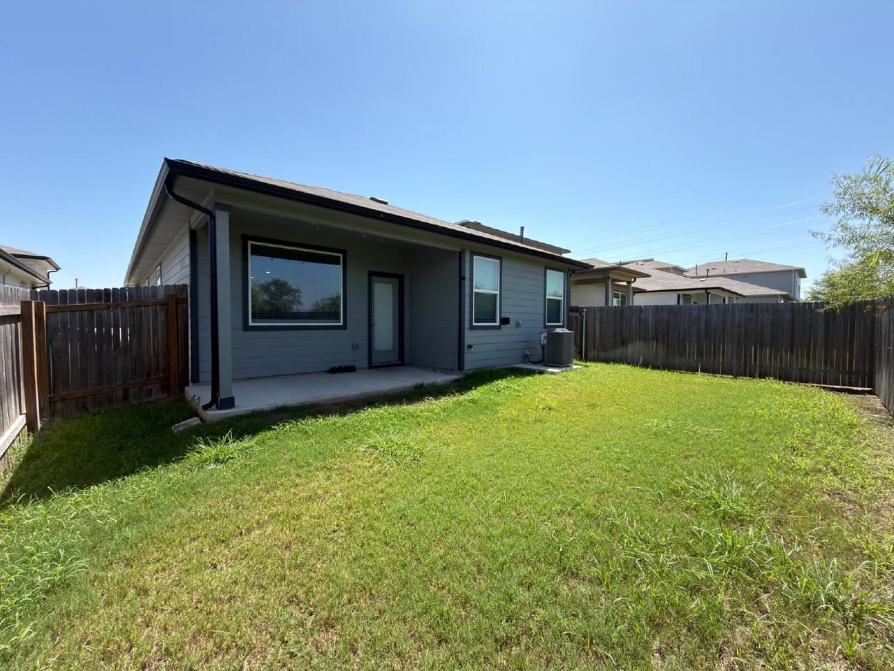 119 Gillingham St - Photo 7 of 8