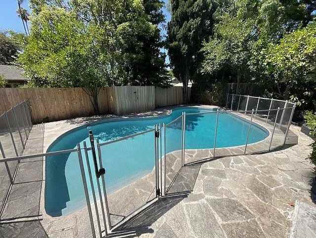 15022 Haynes St - Photo 5 of 36