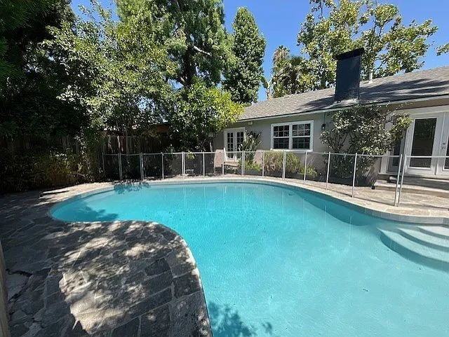 15022 Haynes St - Photo 7 of 36