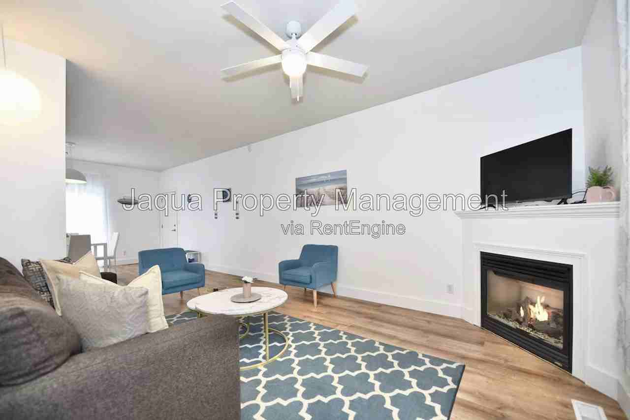 380 Market Pl - Photo 5 of 18