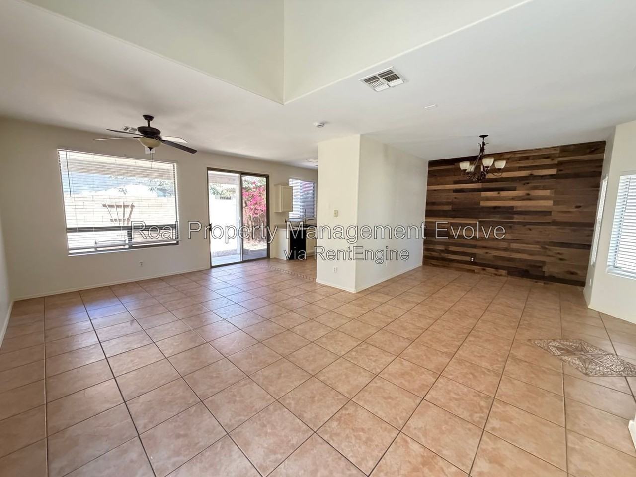 2060 N 30th St - Photo 4 of 33