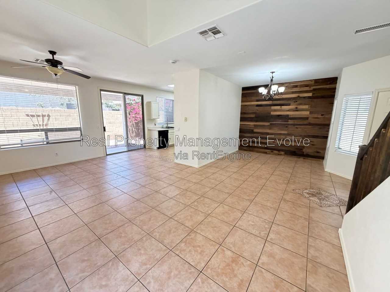 2060 N 30th St - Photo 6 of 33