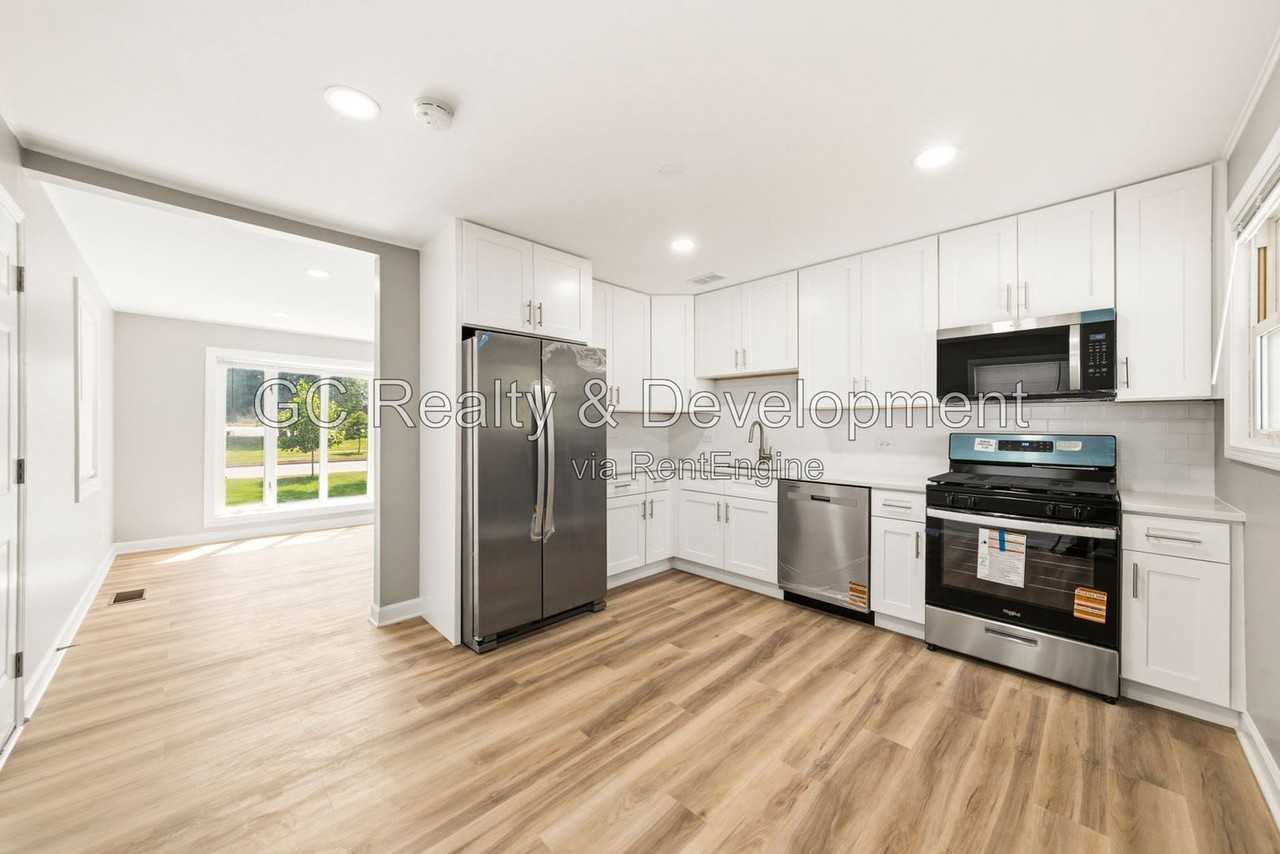 2804 School Dr - Photo 3 of 15